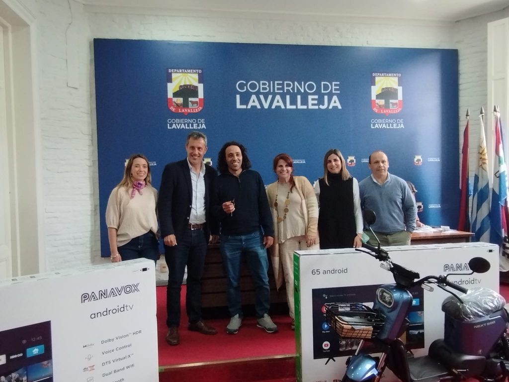 Dolores García Pintos, Mario García, José González, Analía Grandi, Leticia Giorello y Walter Estévez