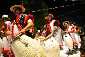 Brillo, color y mucho tambor en el tradicional Desfile de Carnaval en Minas 13