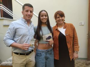 Entrega orden de compra del Festival Minas y Abril