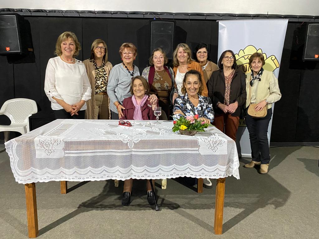 Festejando los 22 años de UNI 3 llegó Cristina Morán a Minas (2)