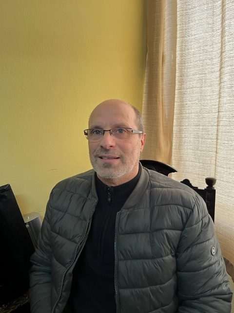 Robert Martínez (2)