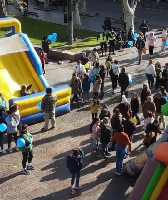 La celebración de los niños en la Plaza Libertad con muchos juegos y diversión (1)