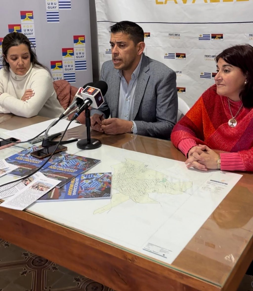 Patricia Pelúa, Pablo Fuentes y Rossana Jaimés. Gentileza equipo de Diputación del FA.