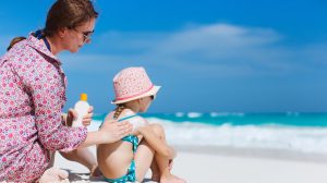 Prevenir los efectos nocivos del sol, proteger la piel y garantizar la hidratación (1)