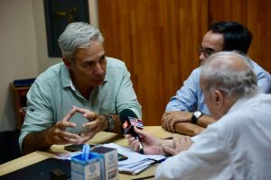 El precandidato junto al ministro de Medio Ambiente. Fuente perfil de X de Robert Silva