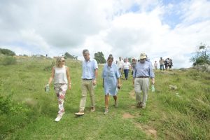 Construyen en Lavalleja el símbolo de Paz más grande del mundo con una extensión de 20 mil metros cuadrados (5)