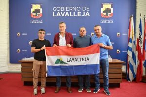 Entrega de bandera del departamento a deportistas veteranos (3)