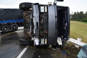 Siniestro de tránsito protagonizado por un camión en el kilómetro 85 de la ruta nacional N° 8 (3)