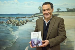 Eduardo Perotti Atrévete a caminar aunque sea descalzo, a sonreír aunque no tengas motivos, a ayudar sin recibir aplausos (1)