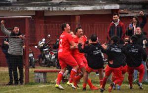 Festejo de gol de Aquiles Bentancor