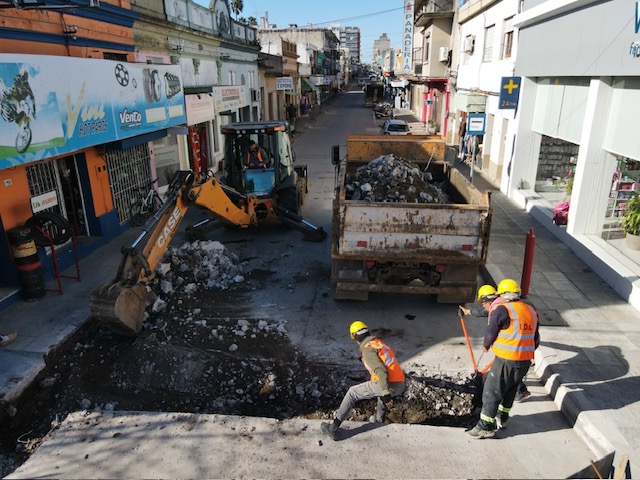 Obras en calles que interfieren en el tránsito, pero son necesarias (1)