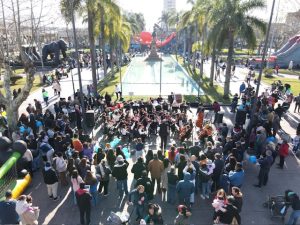La celebración de los niños en la Plaza Libertad con muchos juegos y diversión (9)