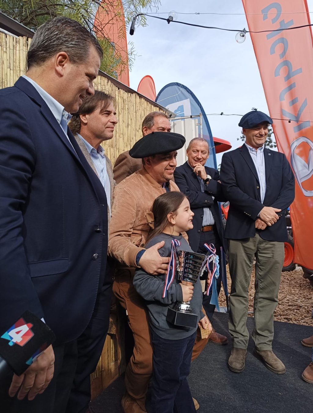 Antonio Larrosa obtuvo el premio a la mejor pieza del concurso El País de Guasqueros en el Prado (3)