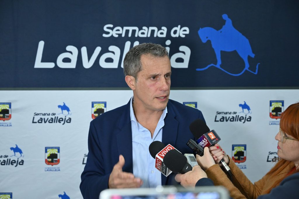 Intendente-Mario-Garcia-brindo-detalles-sobre-las-actividades-difundidas-de-la-51a-Semana-de-Lavalleja-4