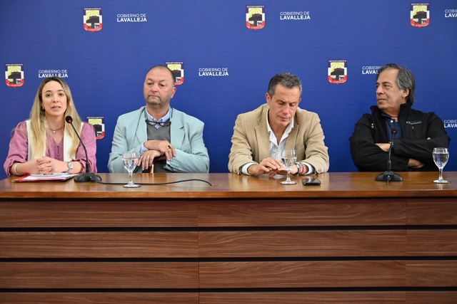 Todo es posible La película de Gustavo Trelles en Autocine en Minas (1)