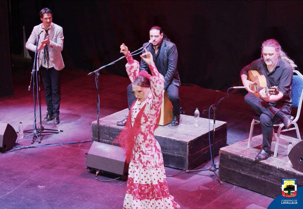 Gran presentación en el Teatro Lavalleja de Pieles, Cumbres Flamenca (4)
