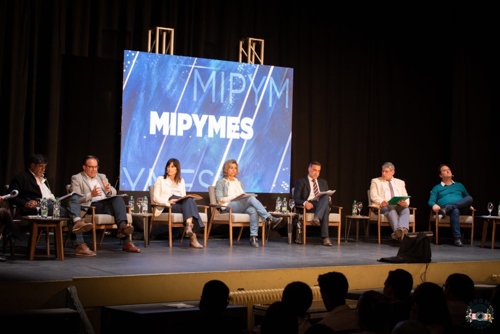 Los-candidatos-expusieron-sobre-Mipymes.-Gentileza-Zoom-Studio