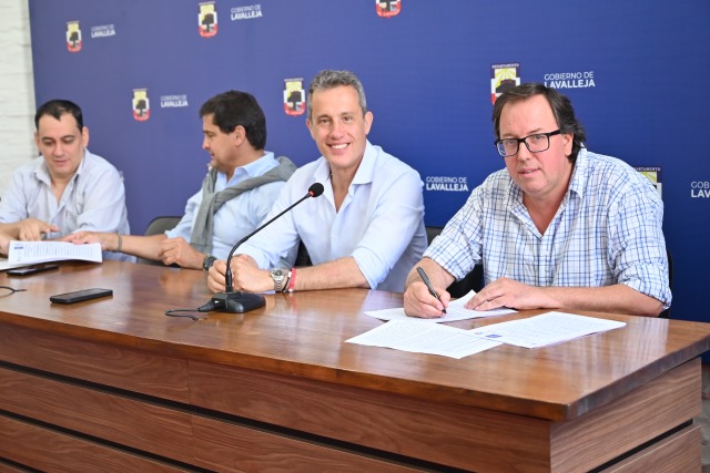 Firma de convenio entre el Gobierno Departamental, la Secretaría Nacional del Deporte y el Municipio de José Pedro Varela (1)