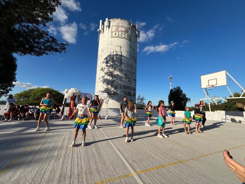 Quedó inaugurada la cancha Polideportiva de la Escuela Nº 54 Clemente Estable (1)