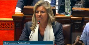 Adriana Peña. Fuente captura del canal de YouTube de la Cámara de Representantes