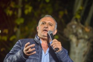 Con música, dirigentes políticos, su familia y militantes, Daniel Ximénez festejó su victoria (29)