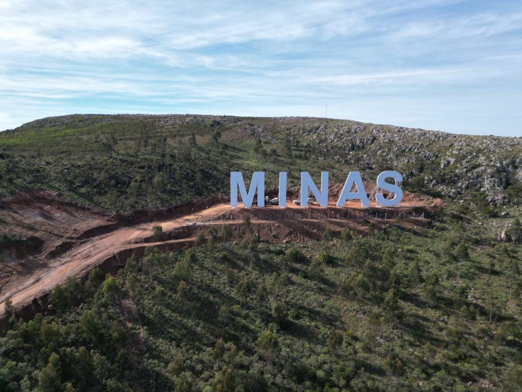 Letras de Minas completas y a la espera de la inauguración