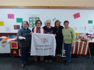 El grupo Arañitas Unidas Tejedoras Solidarias realizó su muestra por el día del niño - 1