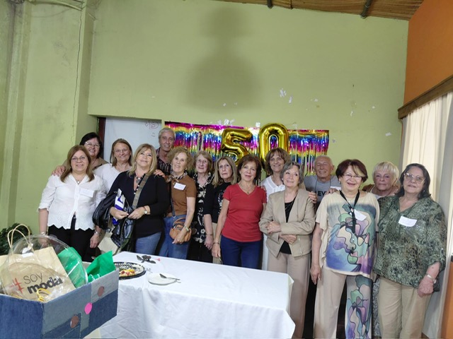 Reencuentro de 50 años emoción, risas y recuerdos en el Parador Arequita - 1