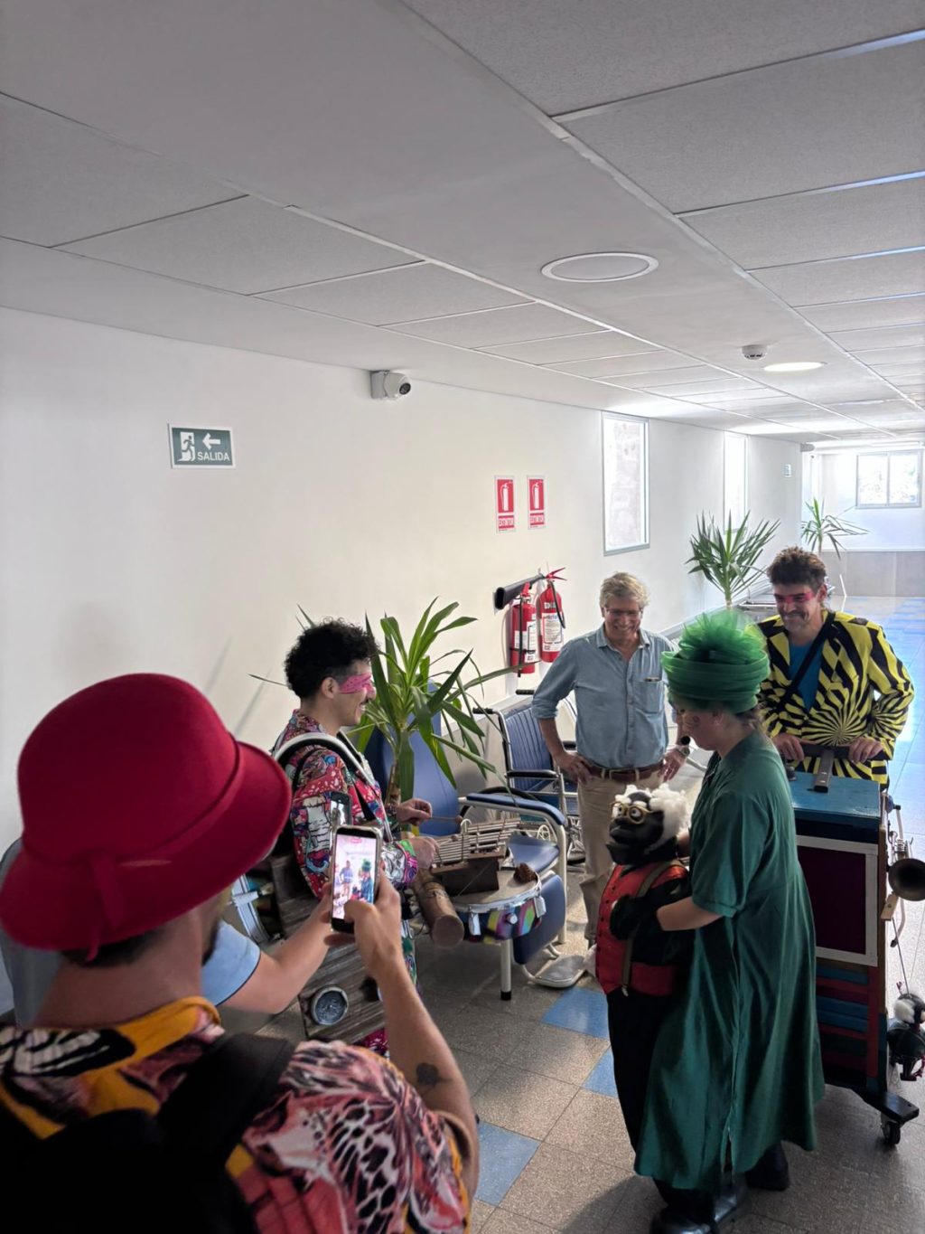 Colectivo Rimbombante visitó el Hospital y regaló música y sonrisas para todos - 1