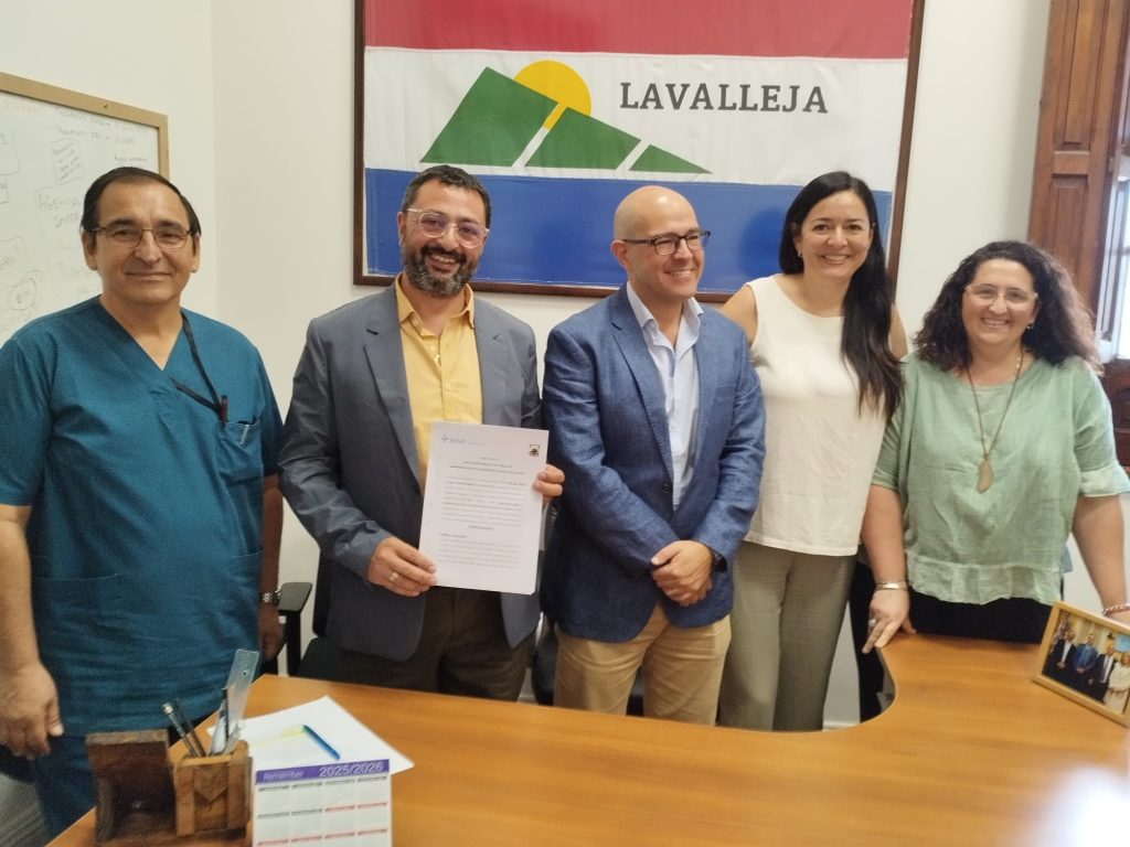 Junta Departamental de Lavalleja y ASSE firmaron la extensión por 5 años del comodato de la camioneta a RAP