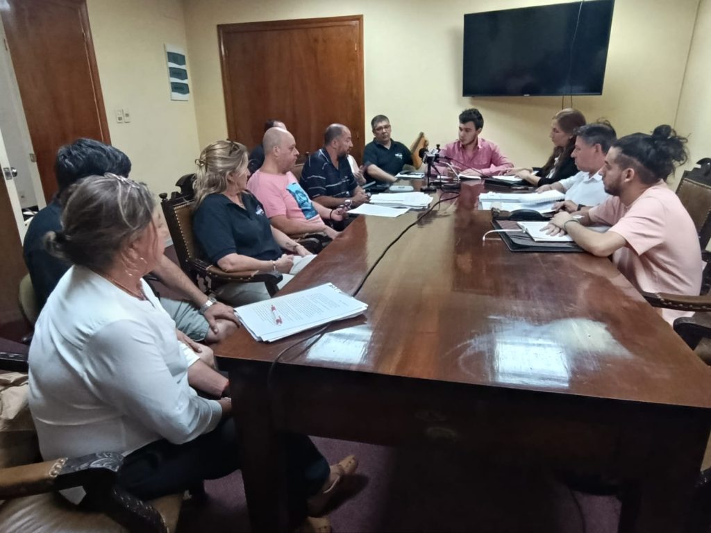 ADEOM concurrió a la comisión de Recepción de la Junta Departamental y planteó reparos sobre el proyecto de presupuesto - 3