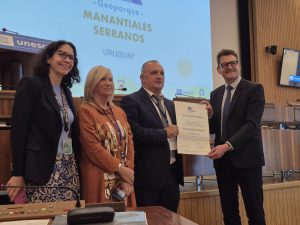 Intendente Ximénez recibió certificado de Geoparque Manantiales Serranos en ParíS