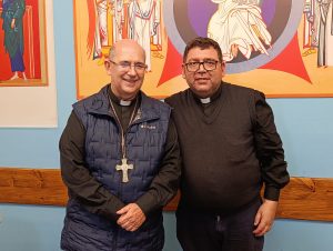 Mons. Milton Tróccoli y sacerdote Fernando Pereira