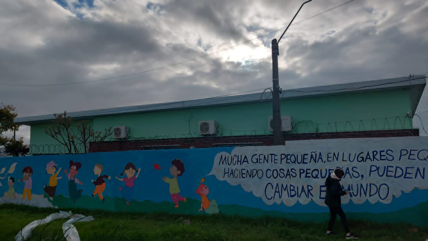 Pintada colectiva llenó de color y pertenencia al CAIF Dejando Huellitas