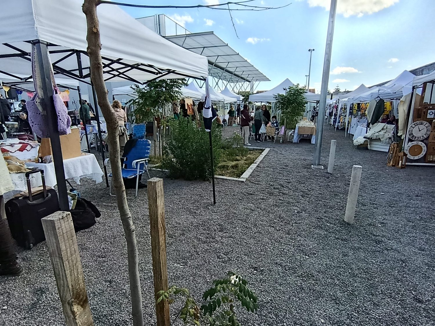 Se desarrolló una feria de artesanos locales en la explanada de UTEC - 1