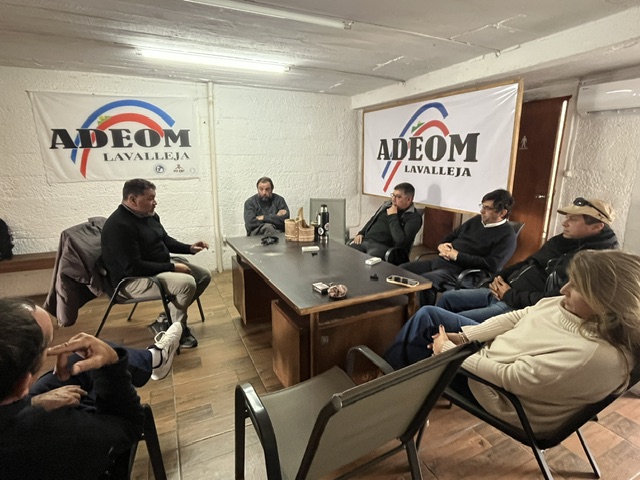 ADEOM recibió al director de Descentralización Daniel Urquiola