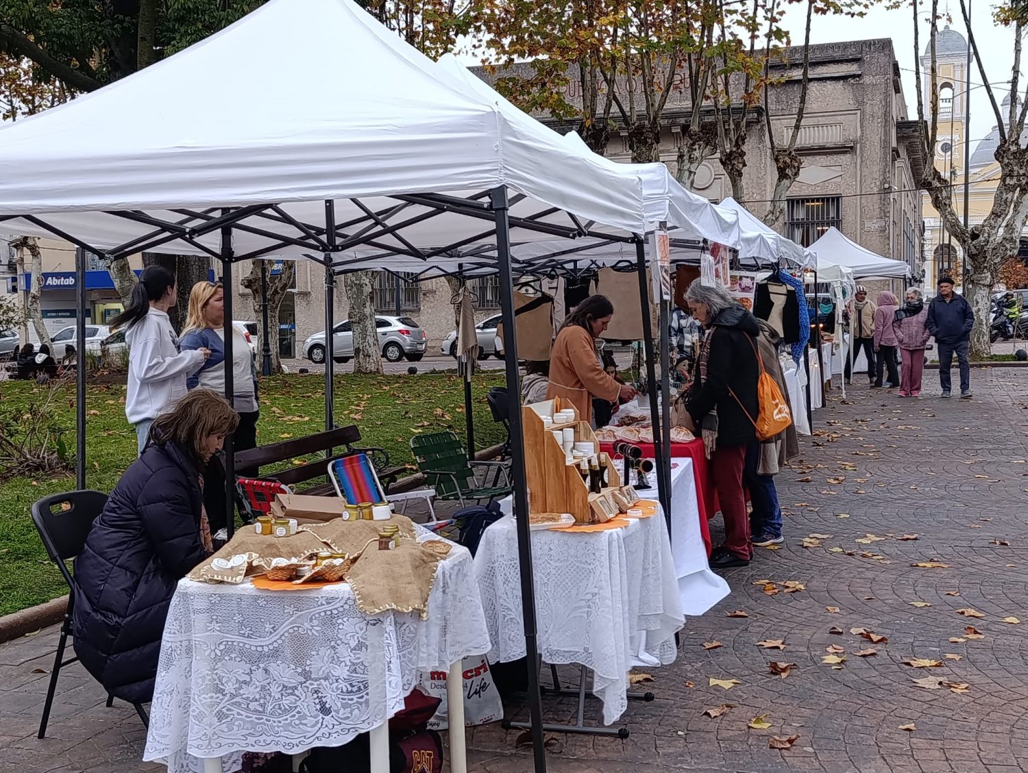Historia, artesanías y música estuvieron presentes en la celebración del Bicentenario en Minas - 4