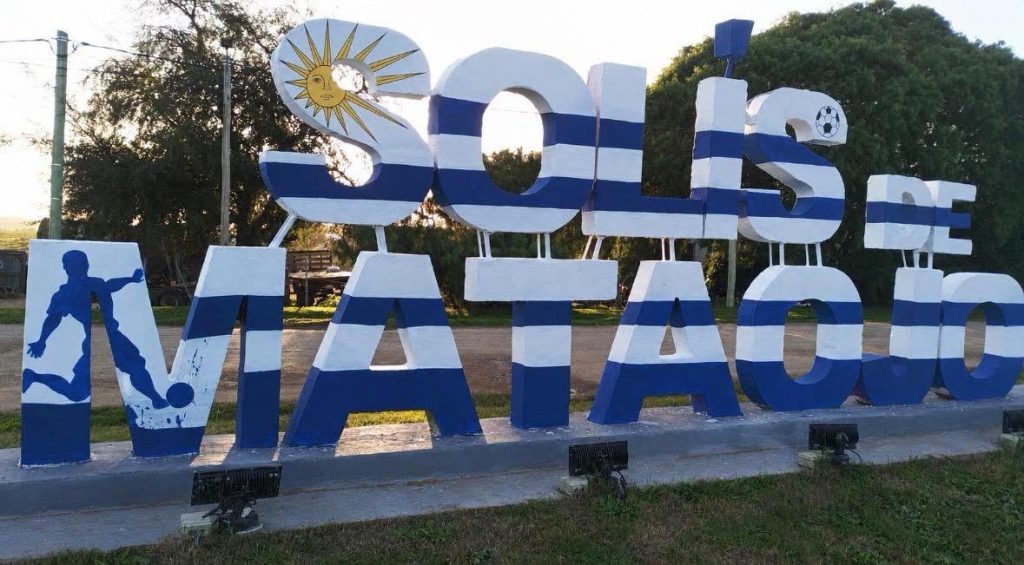 Plantaron un jacarandá en la plaza Lázaro Cabrera de Solís de Mataojo - 1