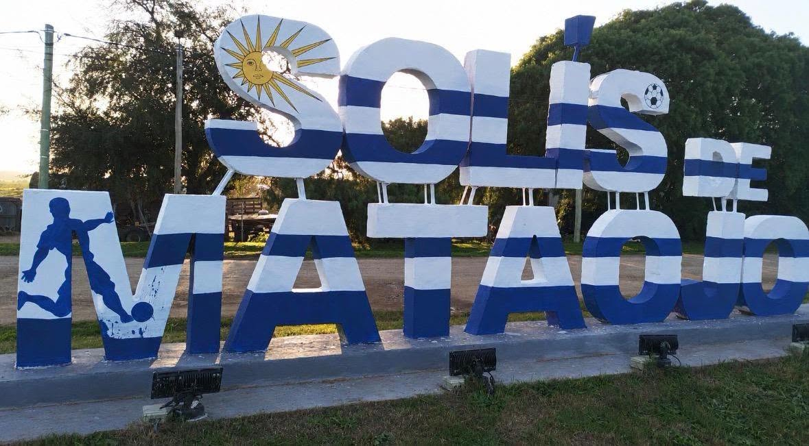 Plantaron un jacarandá en la plaza Lázaro Cabrera de Solís de Mataojo - 1