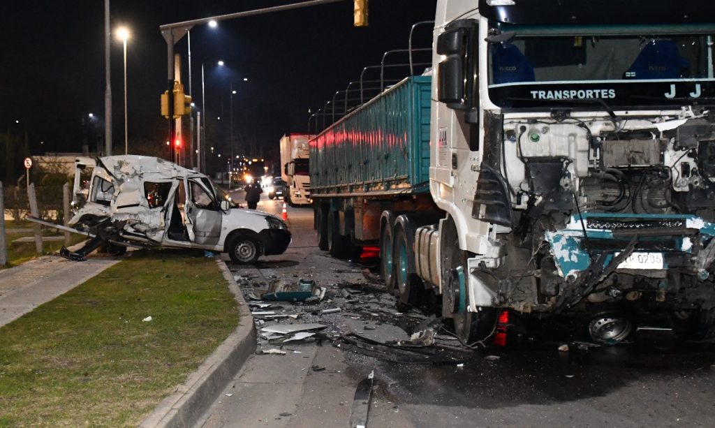 Siniestro de tránsito frontolateral frente a Terminal Shopping Minas 2