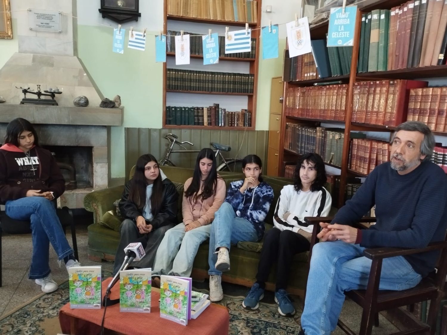 Jóvenes de Entresierras presentaron Cuentos para crecer juntos y juntas un libro creado para acercar la lectura a la primera infancia - 1